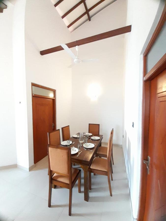 Jasmine Apartments Negombo Esterno foto