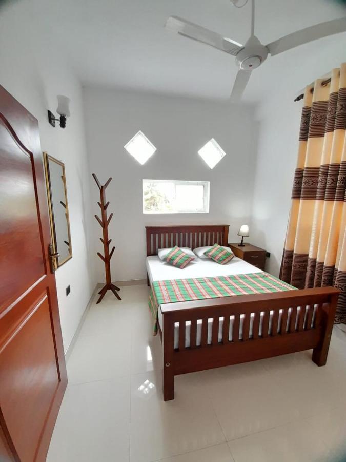 Jasmine Apartments Negombo Esterno foto